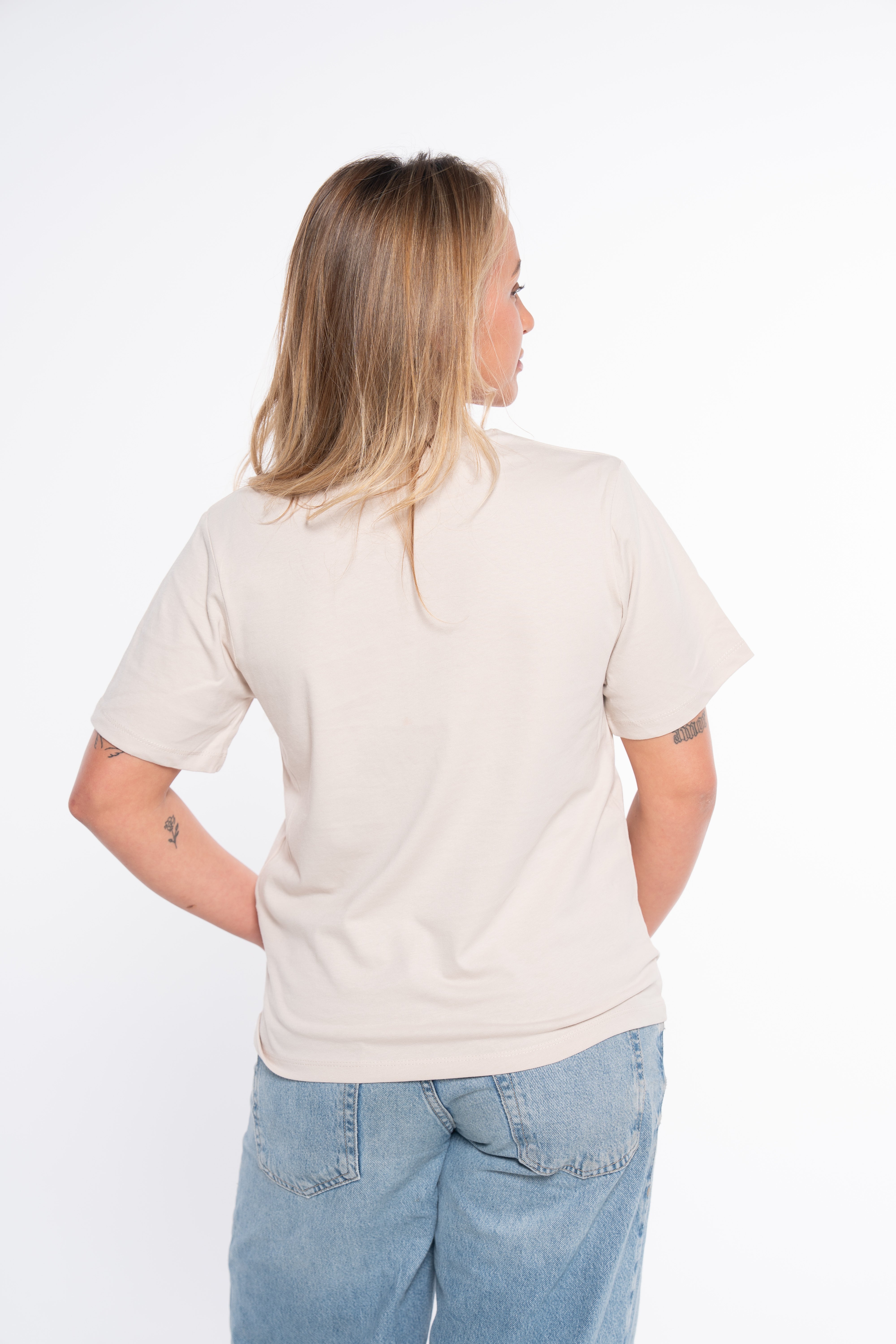 CAMISETA CLASSIC UNIVERSITY CREMA