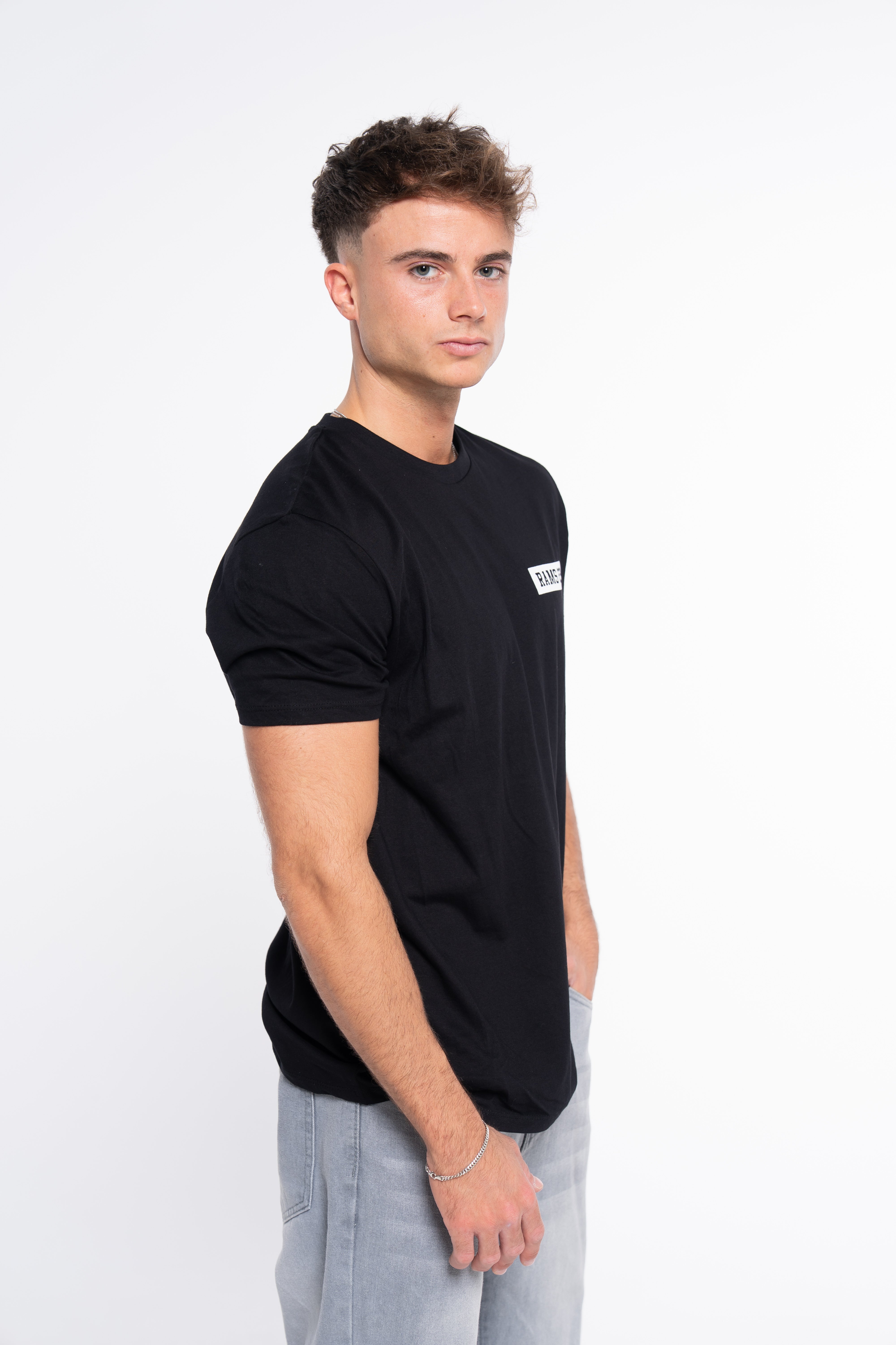 CAMISETA LOGO RECTANGULAR NEGRO