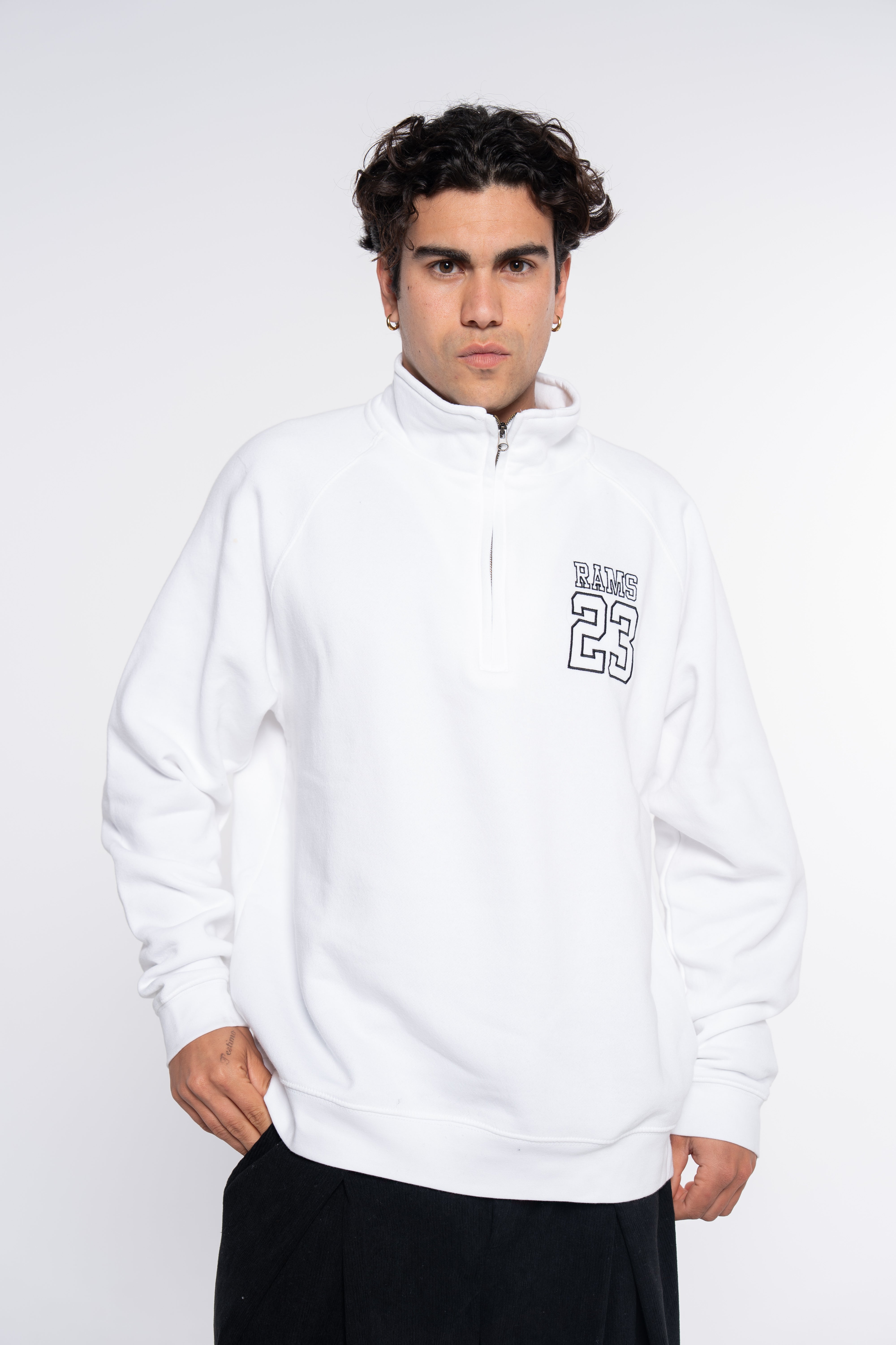 SUDADERA CREMALLERA 1/4 BORDADO SILUETA BLANCO