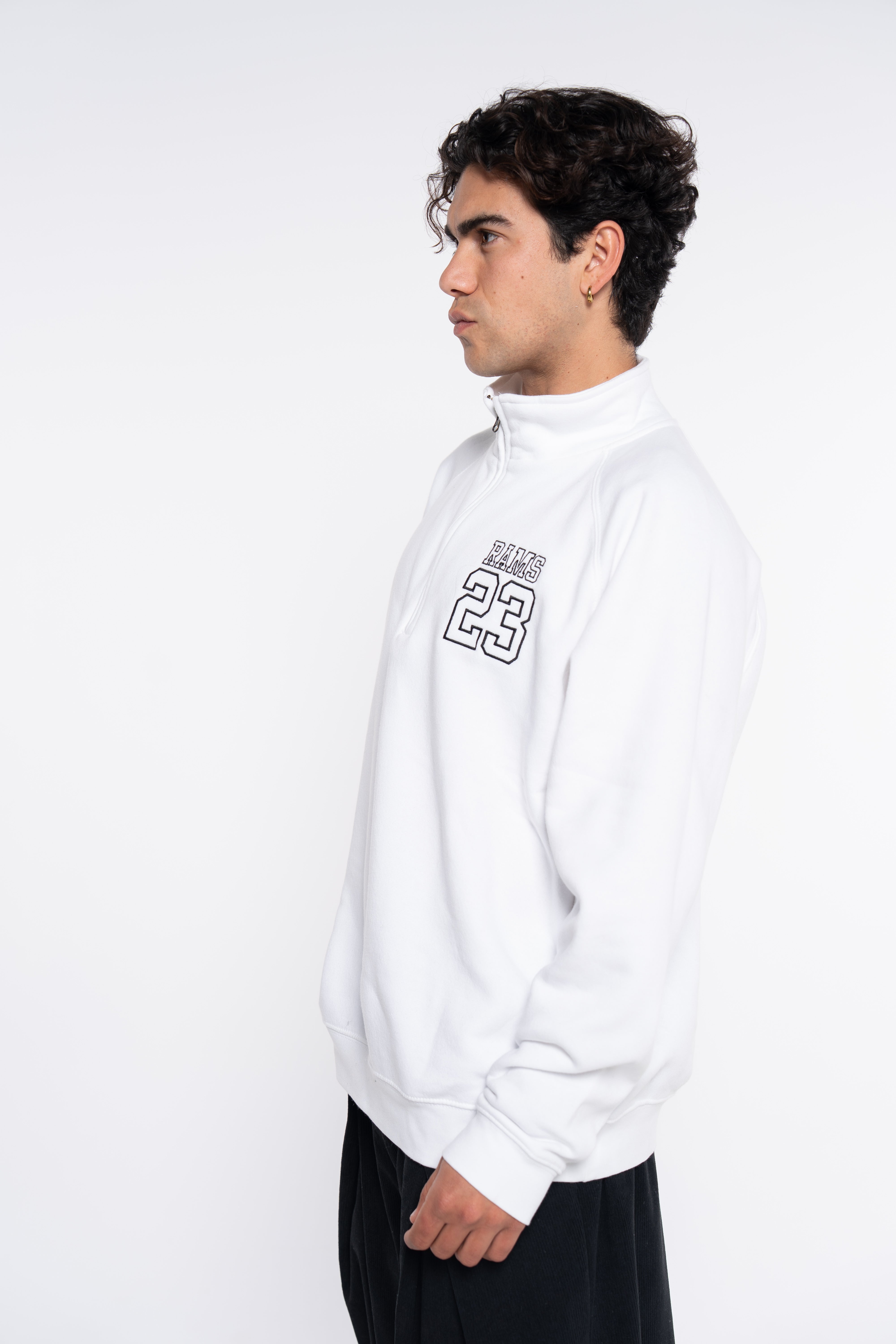 SUDADERA CREMALLERA 1/4 BORDADO SILUETA BLANCO