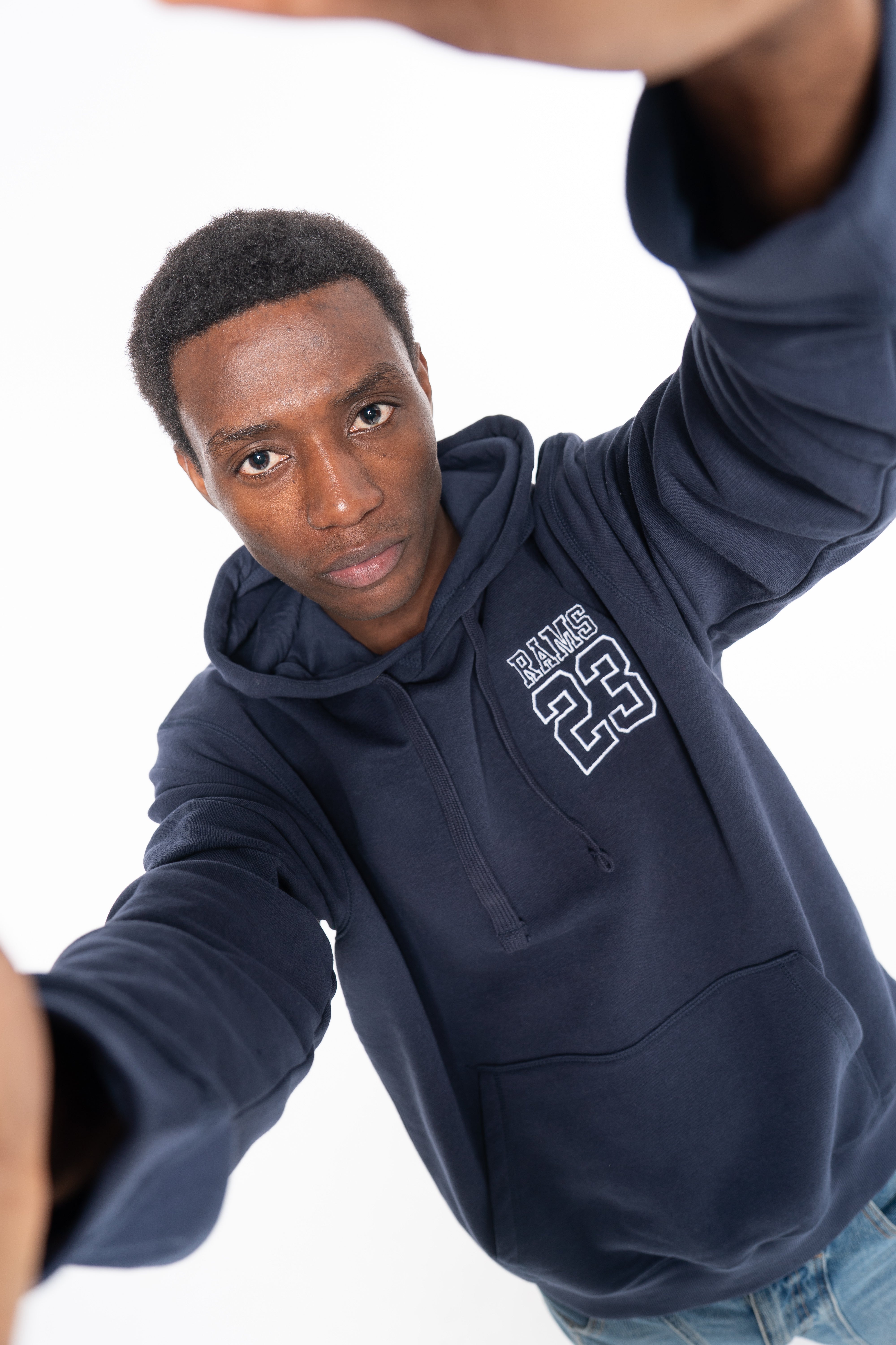 SUDADERA BORDADO SILUETA AZUL BLANCO