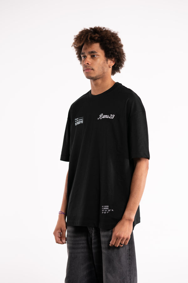 CAMISETA OVERSIZE TO THE WORLD Negro